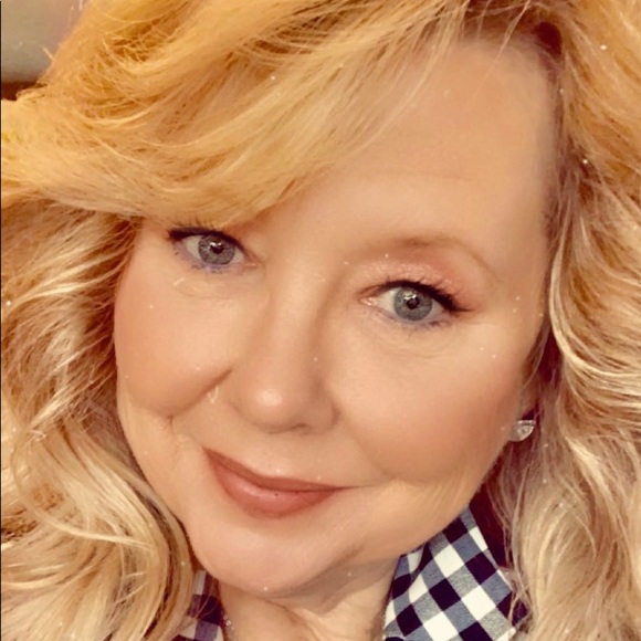 Meet your Posher, Mindy - Picture 1 of 2